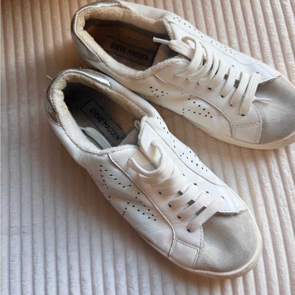 Steve Madden White star Sneakers with Silver Heel Tab